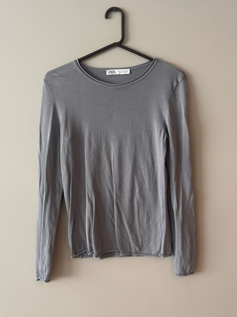 Zara Women's Long Sleeve Crew Neck Top in Light Gray